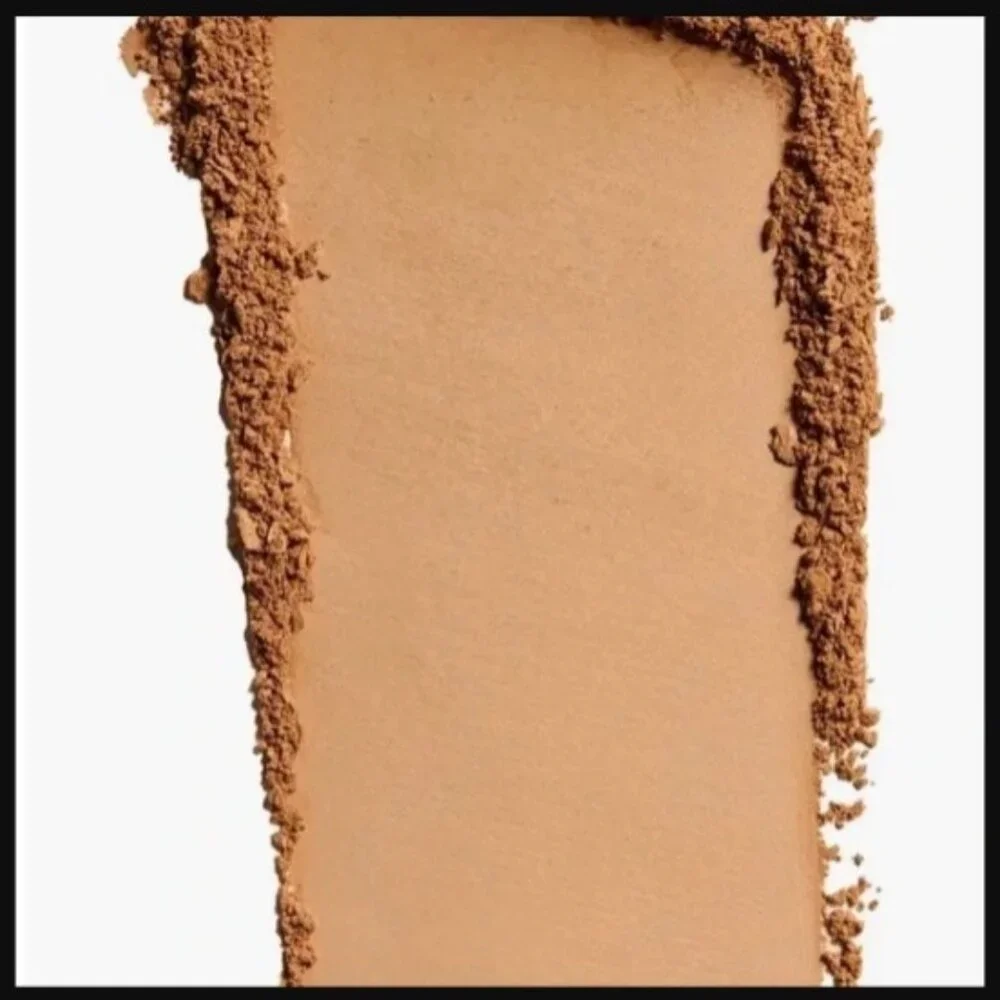 Kylie Cosmetics Natural Blur Powder Foundation 6N NEW